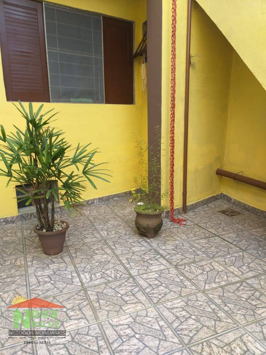 Sobrado à venda com 2 quartos, 194m² - Foto 3