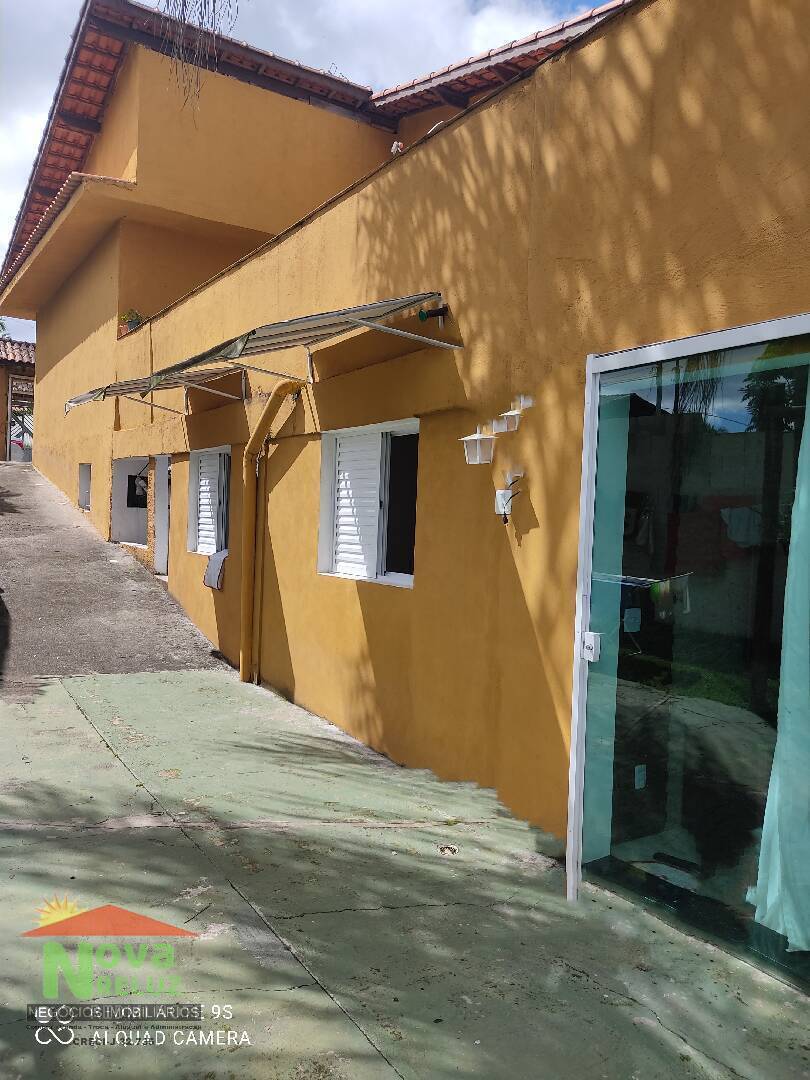 Fazenda à venda com 5 quartos, 214m² - Foto 2