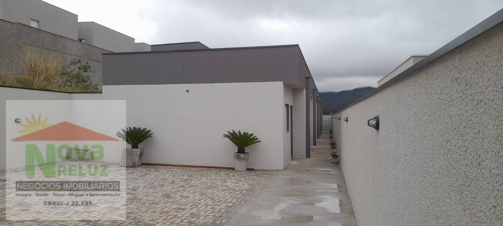 Casa à venda com 2 quartos, 50m² - Foto 1