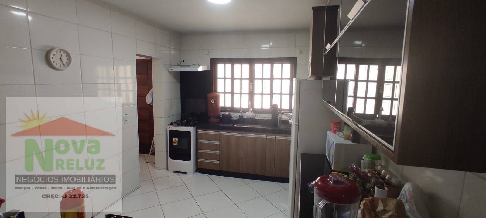 Casa à venda com 2 quartos, 210m² - Foto 2