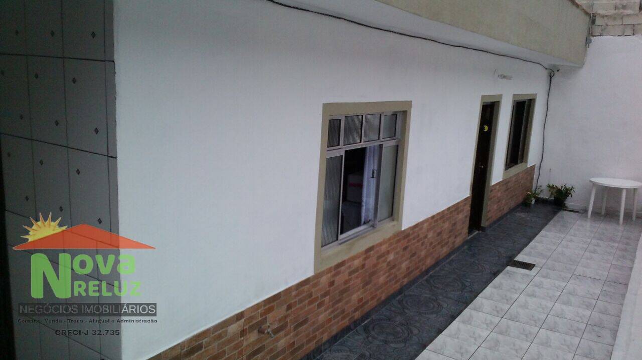 Casa à venda com 1 quarto, 300m² - Foto 2