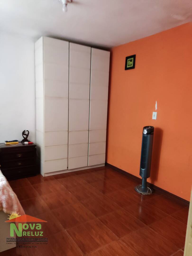 Casa à venda com 2 quartos, 155m² - Foto 2