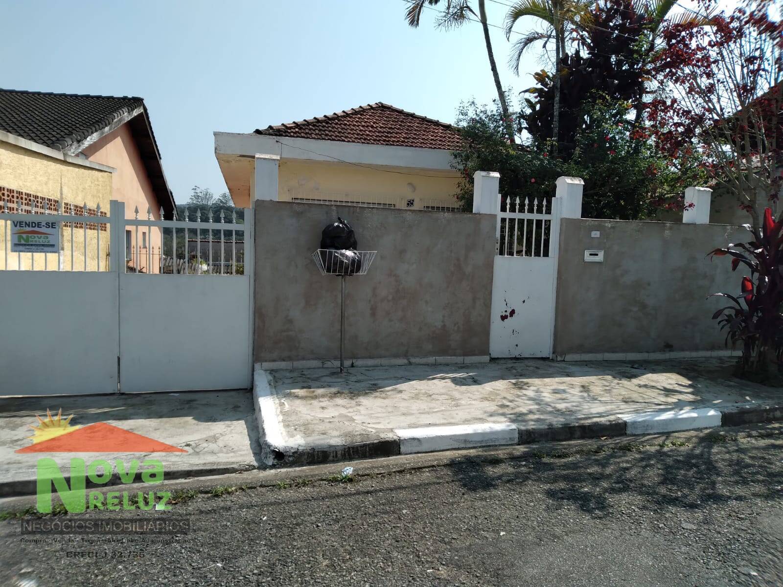 Casa à venda com 2 quartos, 300m² - Foto 1